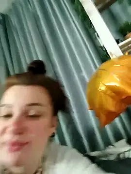 EllieOz online show from 11-19-25, 11:54