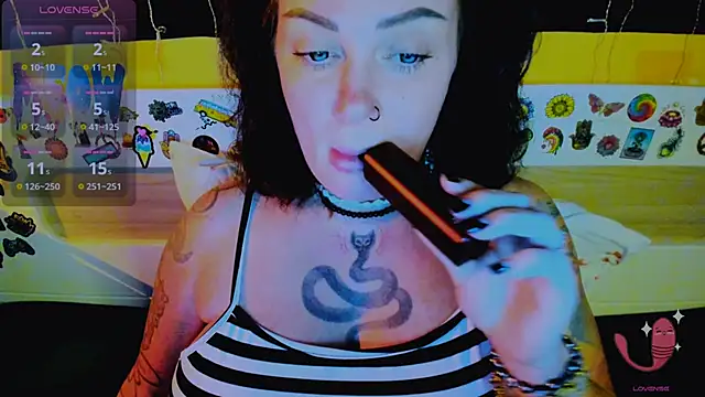 EllieOz online show from 11-25-25, 05:46