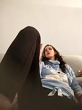 Snapshot of LauraBaby chatting on 10-08-25, 06:27 LauraBaby online show from 10-08-25, 06:27