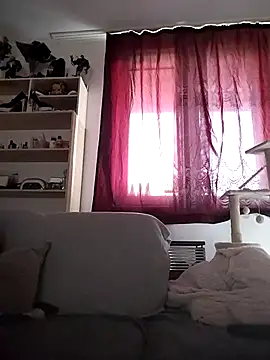 Snapshot of LauraBaby chatting on 10-19-25, 12:17 LauraBaby online show from 10-19-25, 12:17