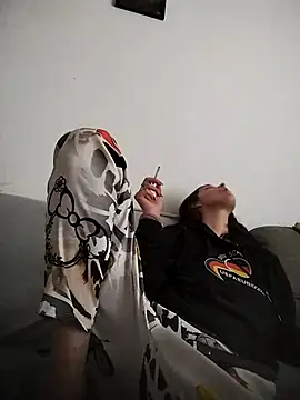 Snapshot of LauraBaby chatting on 10-21-25, 02:51 LauraBaby online show from 10-21-25, 02:51