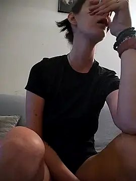 Snapshot of LauraBaby chatting on 10-24-25, 05:09 LauraBaby online show from 10-24-25, 05:09