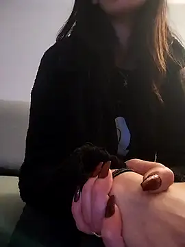 Snapshot of LauraBaby chatting on 11-14-25, 10:07 LauraBaby online show from 11-14-25, 10:07