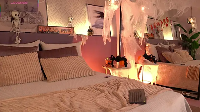 ElleDiane online show from 10-21-25, 01:28