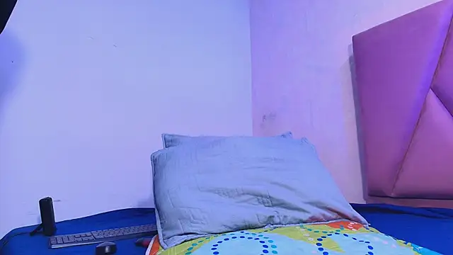 arl chloee online show from 10-17-25, 03:10