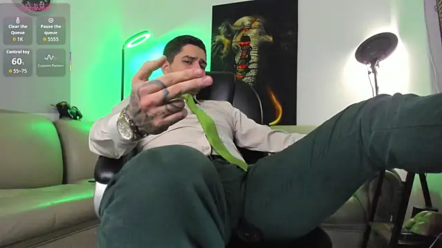 Snapshot of Nicolas_Fellener chatting on 12-20-25, 05:03 Nicolas Fellener online show from 12-20-25, 05:03