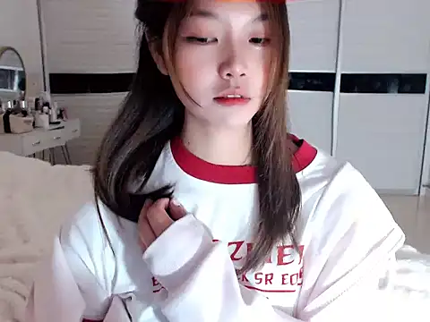 -Lucky Girl online show from 12-14-24, 04:20