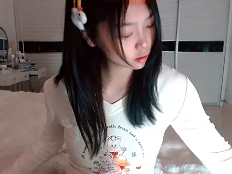 Snapshot of -Lucky_Girl chatting on 01-07-25, 02:10 -Lucky Girl online show from 01-07-25, 02:10