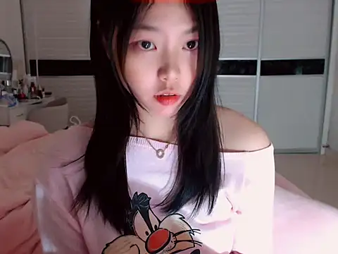 Snapshot of -Lucky_Girl chatting on 01-08-25, 11:54 -Lucky Girl online show from 01-08-25, 11:54