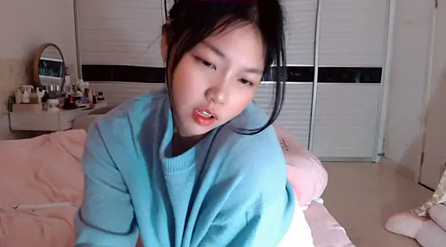 Snapshot of -Lucky_Girl chatting on 01-12-25, 02:14 -Lucky Girl online show from 01-12-25, 02:14