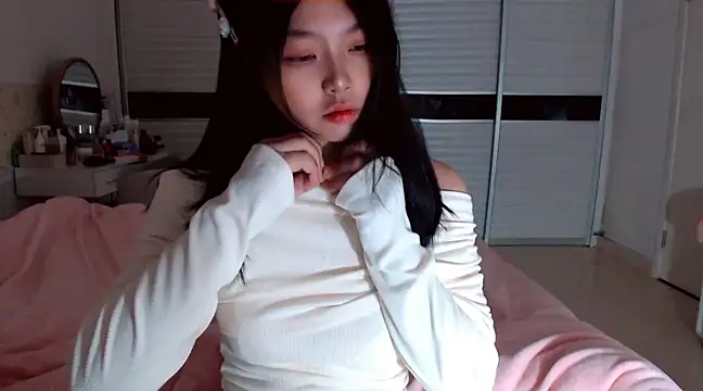 Snapshot of -Lucky_Girl chatting on 01-12-25, 10:22 -Lucky Girl online show from 01-12-25, 10:22