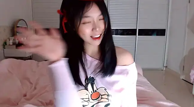 Snapshot of -Lucky_Girl chatting on 01-13-25, 11:19 -Lucky Girl online show from 01-13-25, 11:19