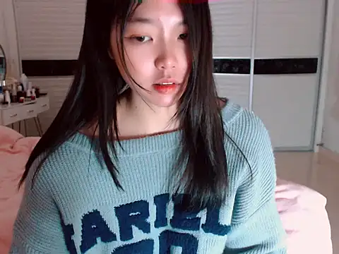 Snapshot of -Lucky_Girl chatting on 02-08-25, 11:33 -Lucky Girl online show from 02-08-25, 11:33