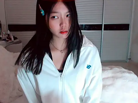 Snapshot of -Lucky_Girl chatting on 02-10-25, 02:52 -Lucky Girl online show from 02-10-25, 02:52