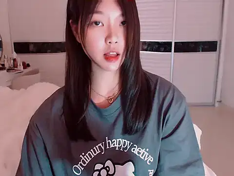 Snapshot of -Lucky_Girl chatting on 02-12-25, 04:54 -Lucky Girl online show from 02-12-25, 04:54