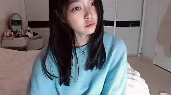 Snapshot of -Lucky_Girl chatting on 02-15-25, 01:10 -Lucky Girl online show from 02-15-25, 01:10