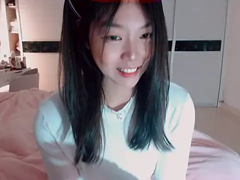 Snapshot of -Lucky_Girl chatting on 02-17-25, 12:27 -Lucky Girl online show from 02-17-25, 12:27