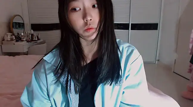 Snapshot of -Lucky_Girl chatting on 02-18-25, 11:30 -Lucky Girl online show from 02-18-25, 11:30