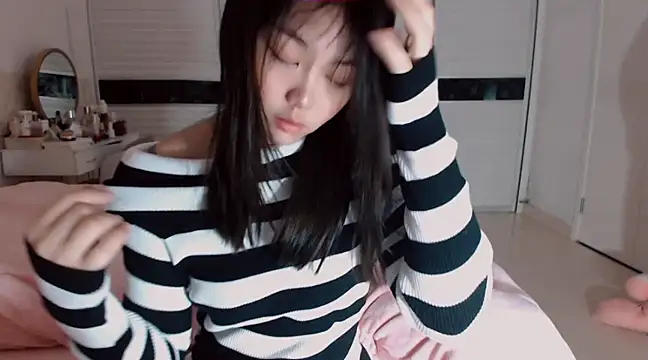 Snapshot of -Lucky_Girl chatting on 02-19-25, 11:14 -Lucky Girl online show from 02-19-25, 11:14