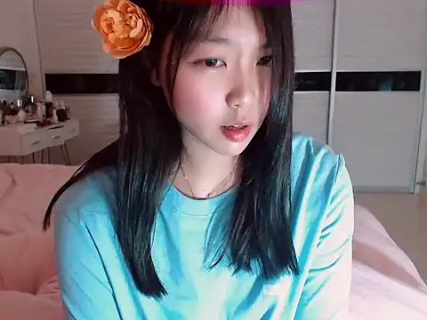 Snapshot of -Lucky_Girl chatting on 02-21-25, 02:50 -Lucky Girl online show from 02-21-25, 02:50