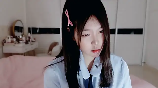 Snapshot of -Lucky_Girl chatting on 02-22-25, 12:29 -Lucky Girl online show from 02-22-25, 12:29