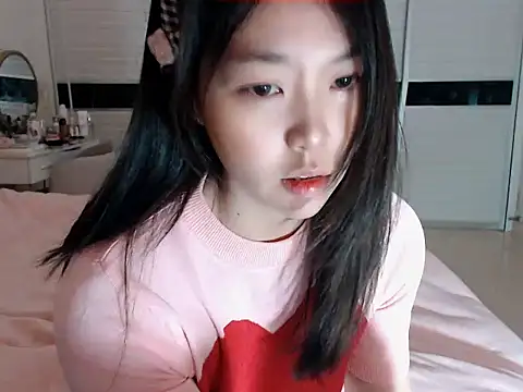 Snapshot of -Lucky_Girl chatting on 02-24-25, 01:24 -Lucky Girl online show from 02-24-25, 01:24