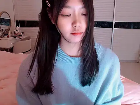 Snapshot of -Lucky_Girl chatting on 02-26-25, 05:31 -Lucky Girl online show from 02-26-25, 05:31