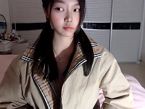 Snapshot of -Lucky_Girl chatting on 02-26-25, 12:14 -Lucky Girl online show from 02-26-25, 12:14