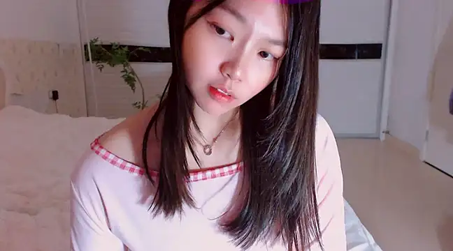 Snapshot of -Lucky_Girl chatting on 03-04-25, 01:01 -Lucky Girl online show from 03-04-25, 01:01