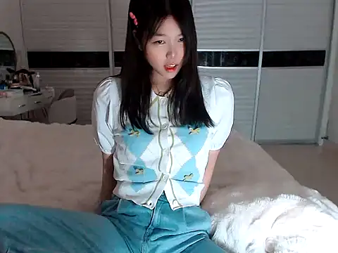 Snapshot of -Lucky_Girl chatting on 03-11-25, 12:06 -Lucky Girl online show from 03-11-25, 12:06