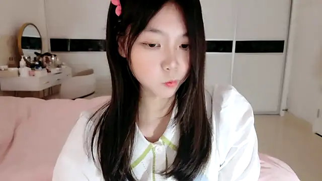 Snapshot of -Lucky_Girl chatting on 03-14-25, 12:40 -Lucky Girl online show from 03-14-25, 12:40