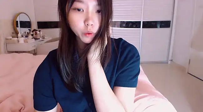 Snapshot of -Lucky_Girl chatting on 03-15-25, 04:35 -Lucky Girl online show from 03-15-25, 04:35