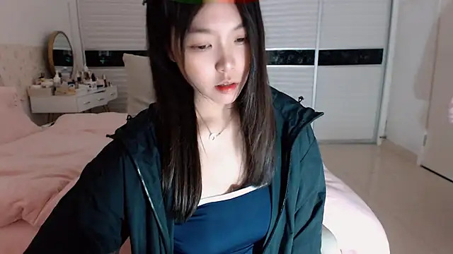 Snapshot of -Lucky_Girl chatting on 03-22-25, 11:32 -Lucky Girl online show from 03-22-25, 11:32