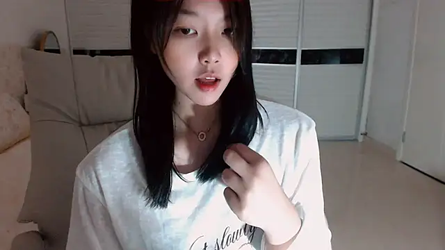 Snapshot of -Lucky_Girl chatting on 09-17-25, 11:45 -Lucky Girl online show from 09-17-25, 11:45