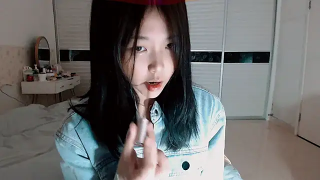 Snapshot of -Lucky_Girl chatting on 09-29-25, 12:10 -Lucky Girl online show from 09-29-25, 12:10