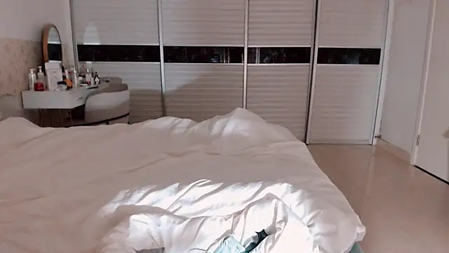 Snapshot of -Lucky_Girl chatting on 10-14-25, 02:29 -Lucky Girl online show from 10-14-25, 02:29