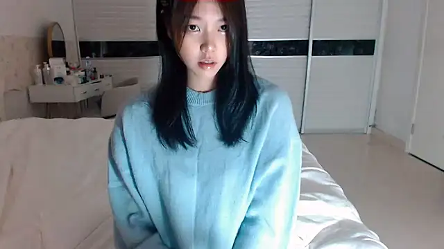 Snapshot of -Lucky_Girl chatting on 10-17-25, 05:10 -Lucky Girl online show from 10-17-25, 05:10