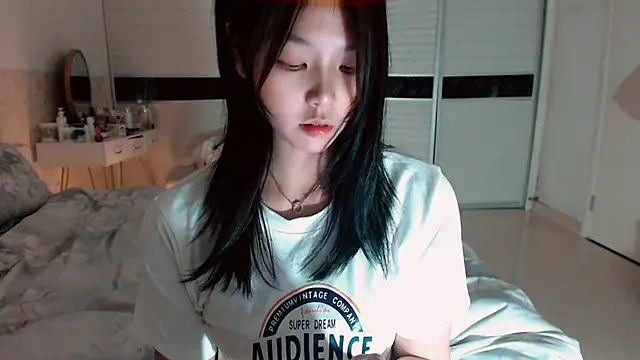 Snapshot of -Lucky_Girl chatting on 11-04-25, 02:49 -Lucky Girl online show from 11-04-25, 02:49