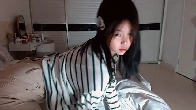 Snapshot of -Lucky_Girl chatting on 11-10-25, 01:48 -Lucky Girl online show from 11-10-25, 01:48