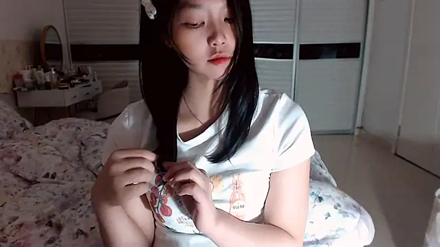 Snapshot of -Lucky_Girl chatting on 11-23-25, 02:06 -Lucky Girl online show from 11-23-25, 02:06