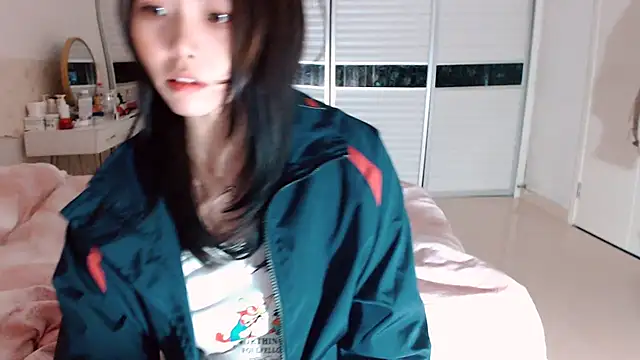 Snapshot of -Lucky_Girl chatting on 11-30-25, 10:52 -Lucky Girl online show from 11-30-25, 10:52