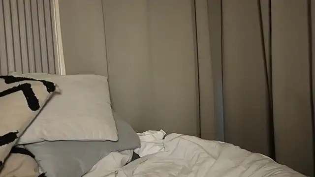 Sweetninaaa online show from 10-17-25, 02:52