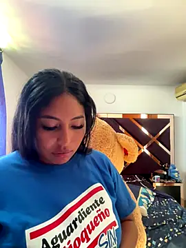 emmyjhonson07 online show from 10-31-25, 02:18