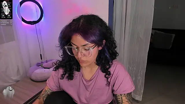 Snapshot of witchviolet chatting on 01-24-25, 12:52 witchviolet online show from 01-24-25, 12:52