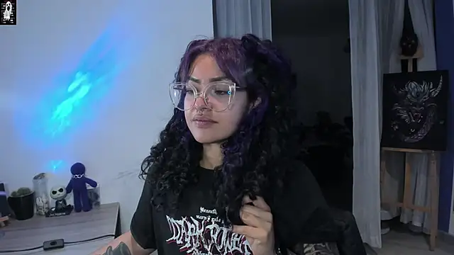 Snapshot of witchviolet chatting on 02-21-25, 03:01 witchviolet online show from 02-21-25, 03:01