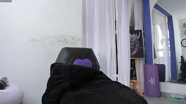 Snapshot of witchviolet chatting on 03-09-25, 05:39 witchviolet online show from 03-09-25, 05:39
