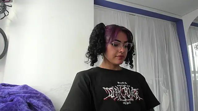Snapshot of witchviolet chatting on 03-17-25, 09:34 witchviolet online show from 03-17-25, 09:34