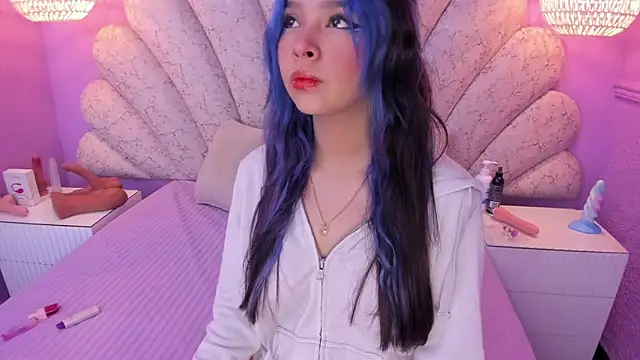 chloe watson  online show from 12-21-24, 08:43