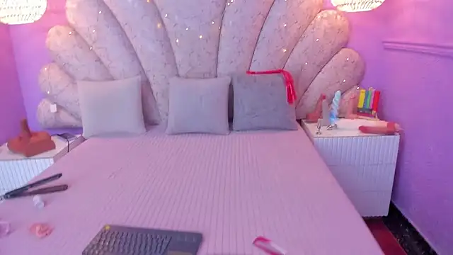 Snapshot of chloe_watson_ chatting on 03-13-25, 07:50 chloe watson online show from 03-13-25, 07:50