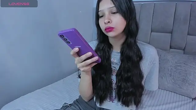 Snapshot of chloe_watson_ chatting on 10-16-25, 04:41 chloe watson online show from 10-16-25, 04:41